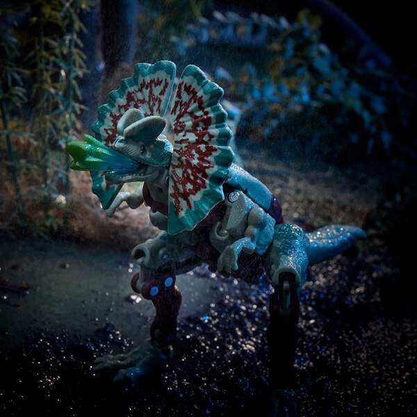 Image Of Dilophocon Vs Autobot JP12 New Transformers X Jurassic Park Collaborative  (7 of 19)